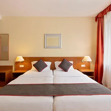 Bohemia 3*